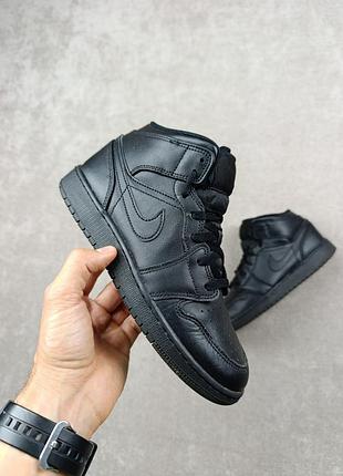 Жіночі шкіряні кросівки nike air jordan 1 mid