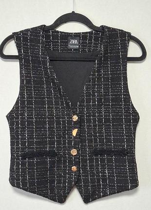 Чорний фактурний твідовий жилет від бренду zara.розмір s.