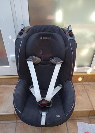 Автокресло детское от известного бренда maxi cosi в хорошем состоянии