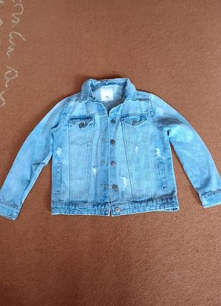 Стильная светлая джинсовая куртка с потертостями river island на девочку 9/10 лет рост 140 см