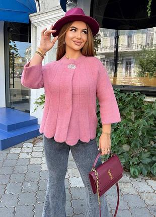 Жіноча тепла пухнаста накидка на кнопках із альпаки святкова на вихід рожева