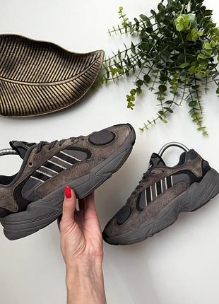 Кросівки adidas yung-1
