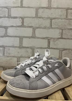 Кросівки adidas