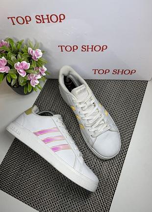 Оригінальні кросівки adidas