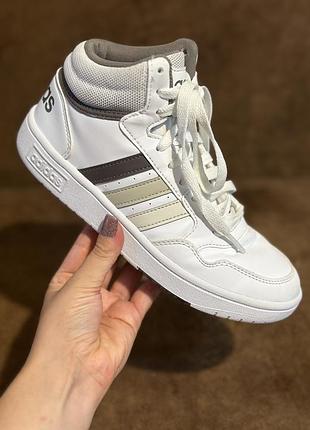 Оригінальні  білі хайтопи кросівки дитячі adidas 36 розмір б/в