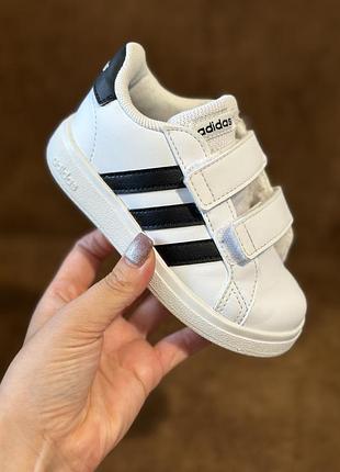 Оригінальні дитячі кросівки adidas 24 розмір (15см) б/в