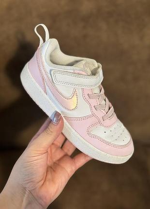 Оригінальні дитячі кросівки для дівчинки nike court 26/27 розмір (17 см) б/в
