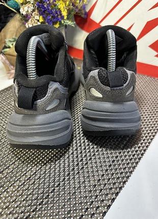 Оригінальні кросівки adidas 6