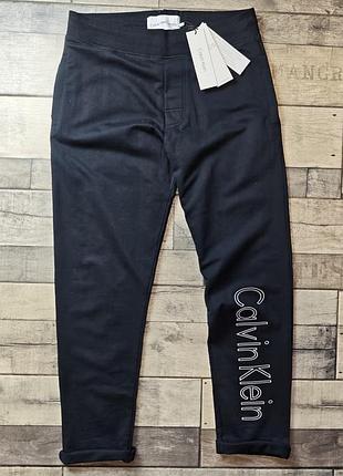 Мужские черные спортивные штаны (джоггеры) calvin klein jeans с белым крупным логотипом размер l
