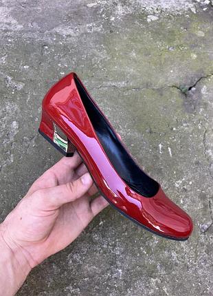 Рідкісні вінтажні червоні шкіряні лаковані підбори prada з металічним каблуком