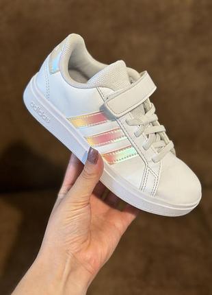 Оригінальні білі дитячі кросівки adidas для дівчинки 30 розмір (19см) б/в