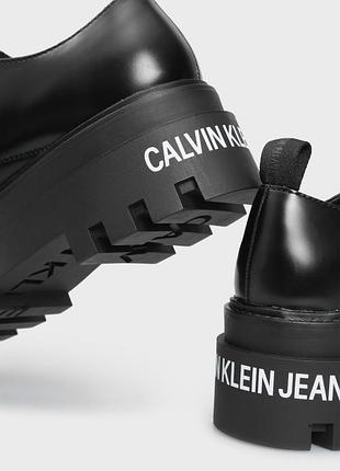 Туфлі жіночі calvin klein jeans дербі чорні