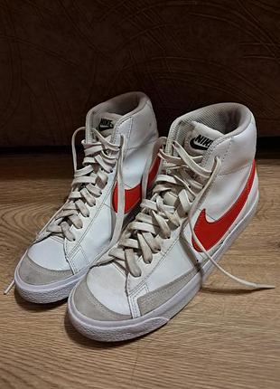 Оригінал nike blazer mid '77 (gs) white red (39 р / 24.5 см) da4086-110 кроссівки.