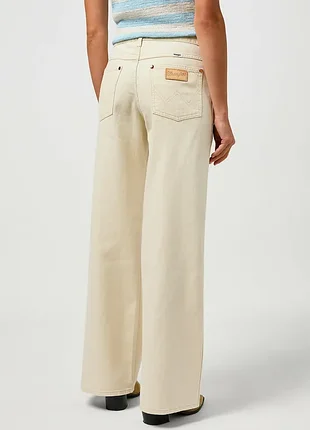 Трендові світлі джинси труби wrangler world wide (high rise wide leg)