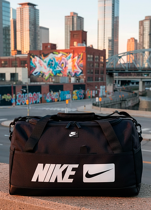 Сумка с большим лого nike черная