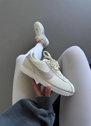 Кроссовки женские nike cortez | ivory / metallic bronze