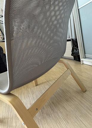 Крісло сіре на деревʼяному каркасі ikea 3