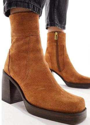 Замшевые ботильоны asos design region suede mid-heel boots в рыжем цвете,размер 8