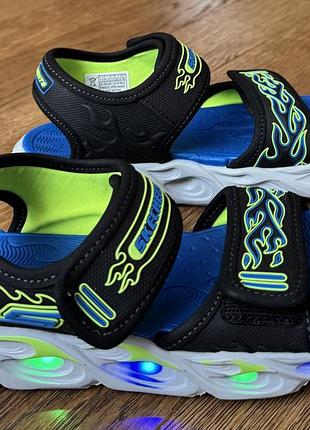 Skechers босоніжки з підсвіткою р.33 (21 см)