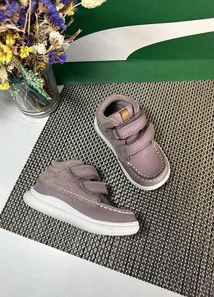 Оригинальные спортивные ботиночки на липучках clarks