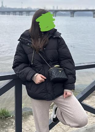 Куртка чорна  осіння bershka