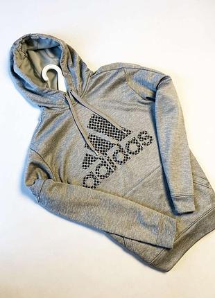 Сіре худі adidas із фактурним логотипом
​універсальне та стильне сіре худі від adidas.