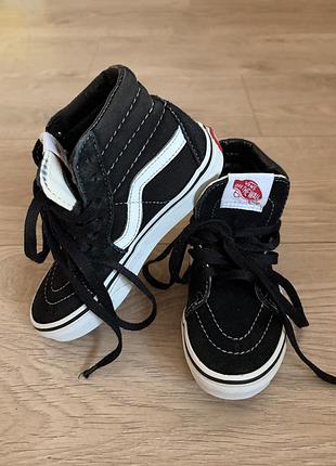 Хайтопи, кеди, кросівки vans