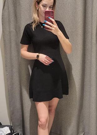 Трикотажное черное короткое платье mango xs