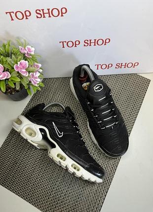 Оригінальні кросівки nike tn