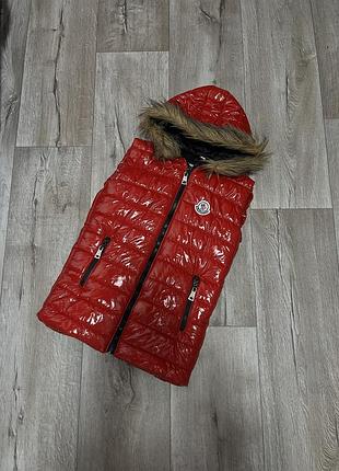 Желетка moncler червона