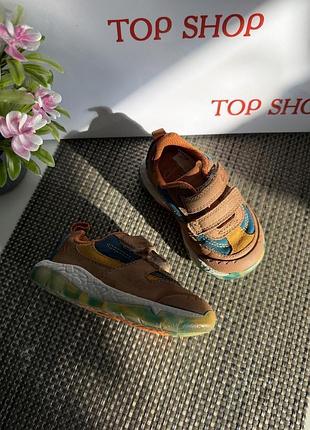 Оригінальні кросівки дитячі шкіряні clarks