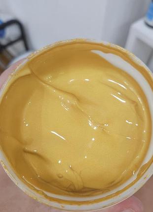 Золота маска для обличчя 2