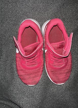 Кросівки від бренду nike для дівчинки 👧 27 розмір по устілці 17 см на бірці пише 16 см