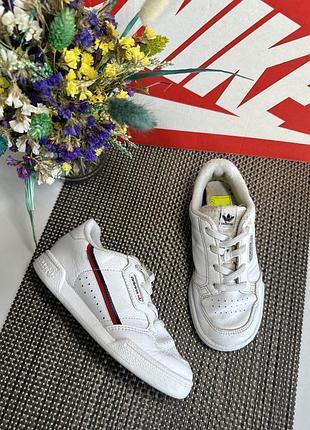 Оригінальні шкіряні кросівки adidas