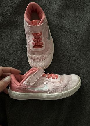 Кросівки для дівчинки 👧 27 розмір від бренду nike по устілці 17 см