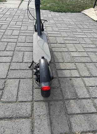 Xiaomi mi electric scooter essential 4