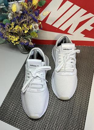 Оригінальні кросівки adidas 6
