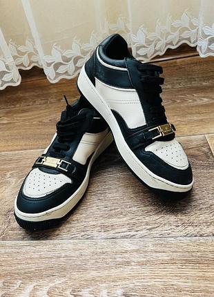 Шкіряні кросівки бренду elisabetta franchi 38 р
