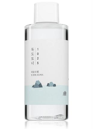 Зволожуючий тонер з ефектом пілінгу round lab 1025 dokdo toner 100 мл