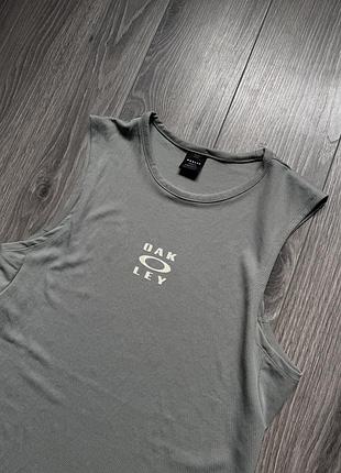 Легка спортивна oakley майка с 3