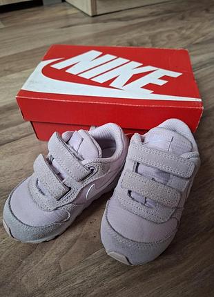 Розовые кроссовки оригинал nike md runner размер 22