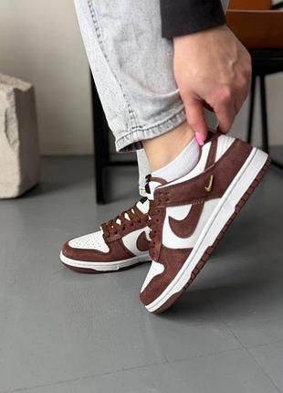 Nike sb dunk low sail red sepia-metallic gold