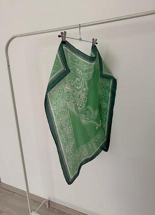 Зелена шовкова хустка