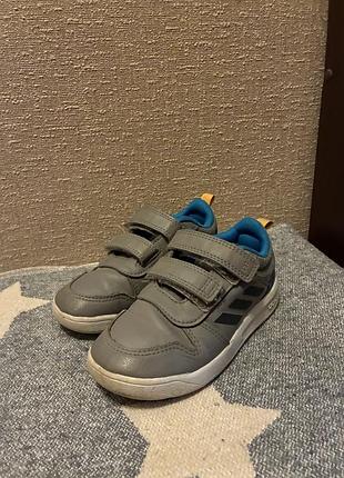 Кросівки adidas 2