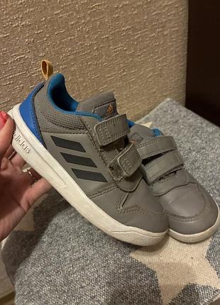 Кросівки adidas 5