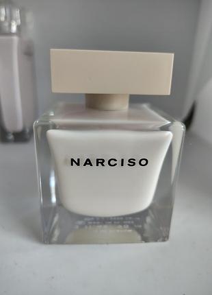 Білий куб narciso rodriguez