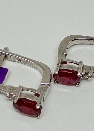 Серебряные серьги с рубином.