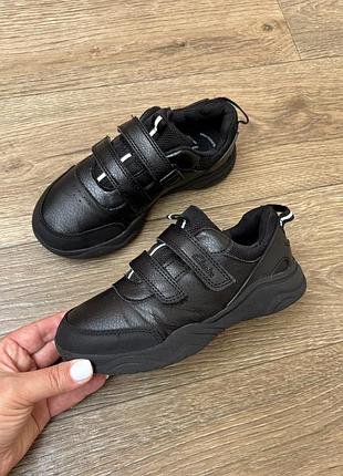 Дитячі кросівки для хлопчика clarks feather shine k, р.32,5, устілка 20,5см. чорні