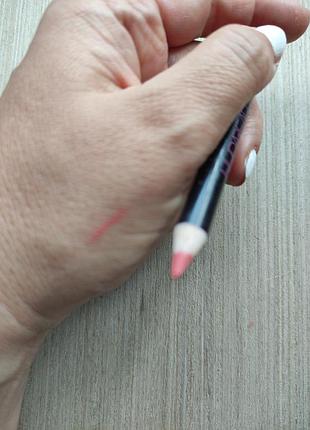 Huda beauty.олівець для губ