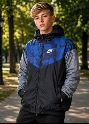 Крута стіляча вітровка nike
